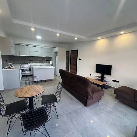 3 Bedroom In Апартаменты *